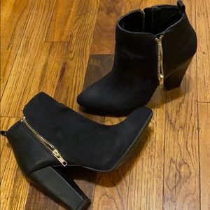 Black ankle heeled boots
